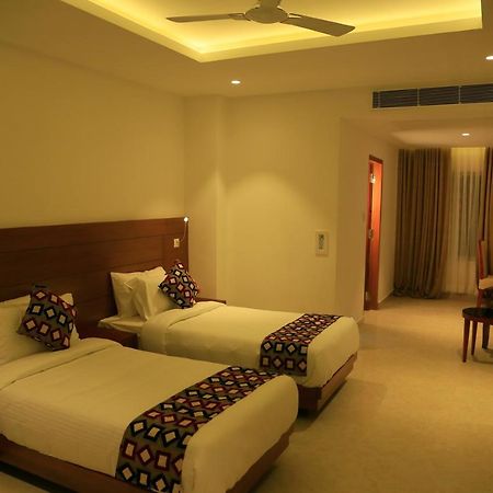 Hotel Victoria International Kattappana エクステリア 写真
