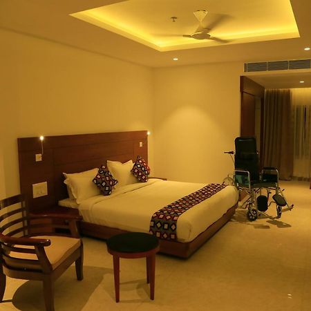 Hotel Victoria International Kattappana エクステリア 写真
