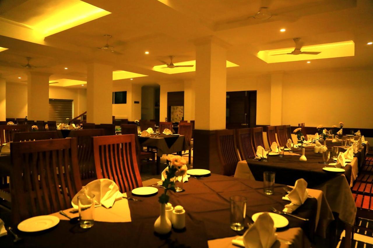 Hotel Victoria International Kattappana エクステリア 写真
