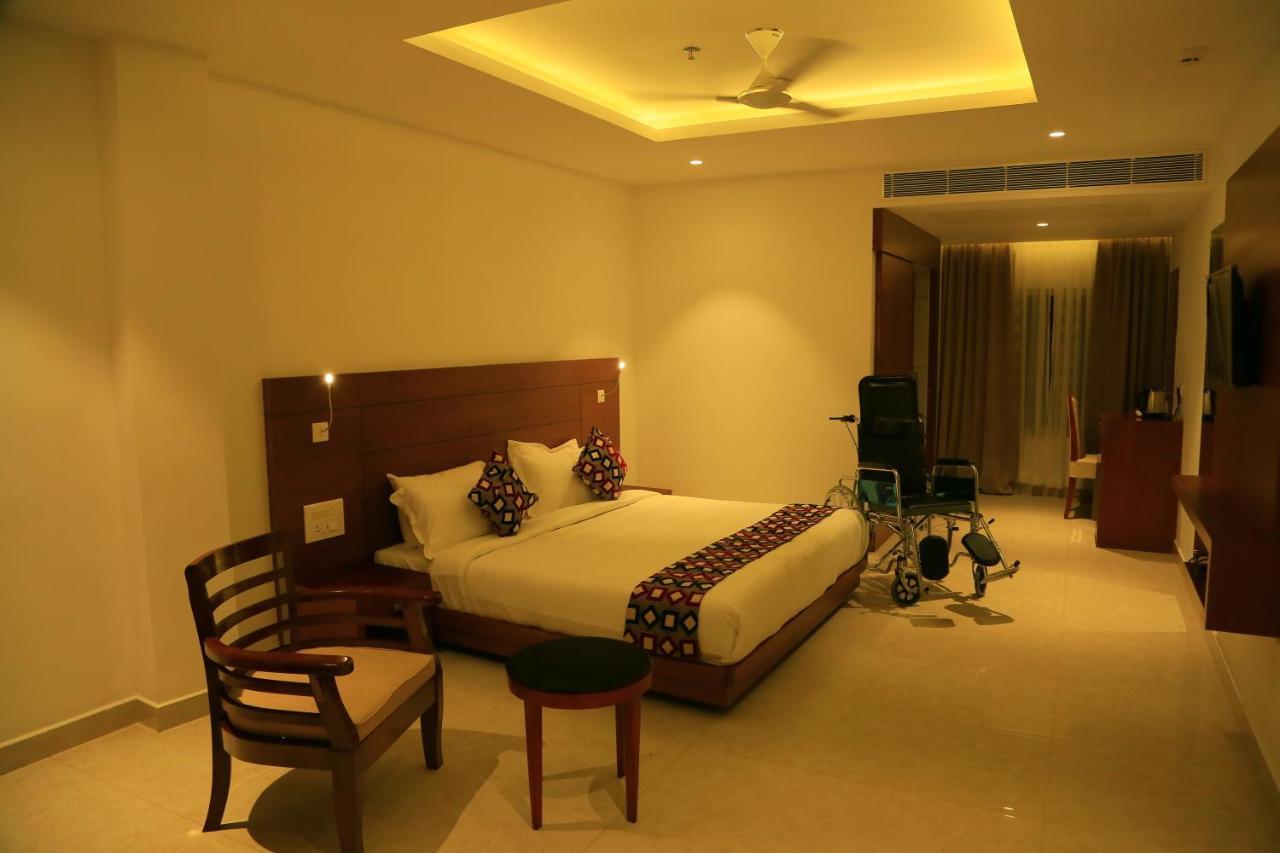Hotel Victoria International Kattappana エクステリア 写真