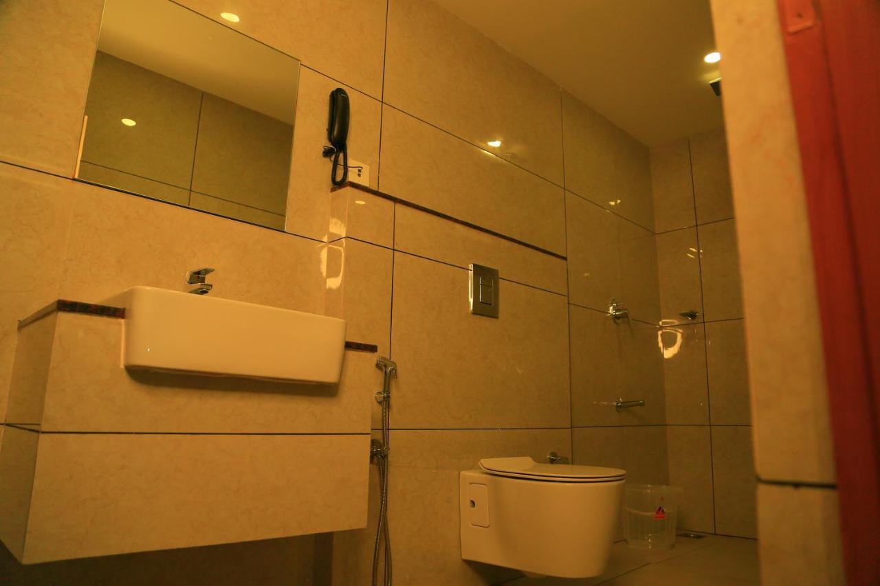 Hotel Victoria International Kattappana エクステリア 写真