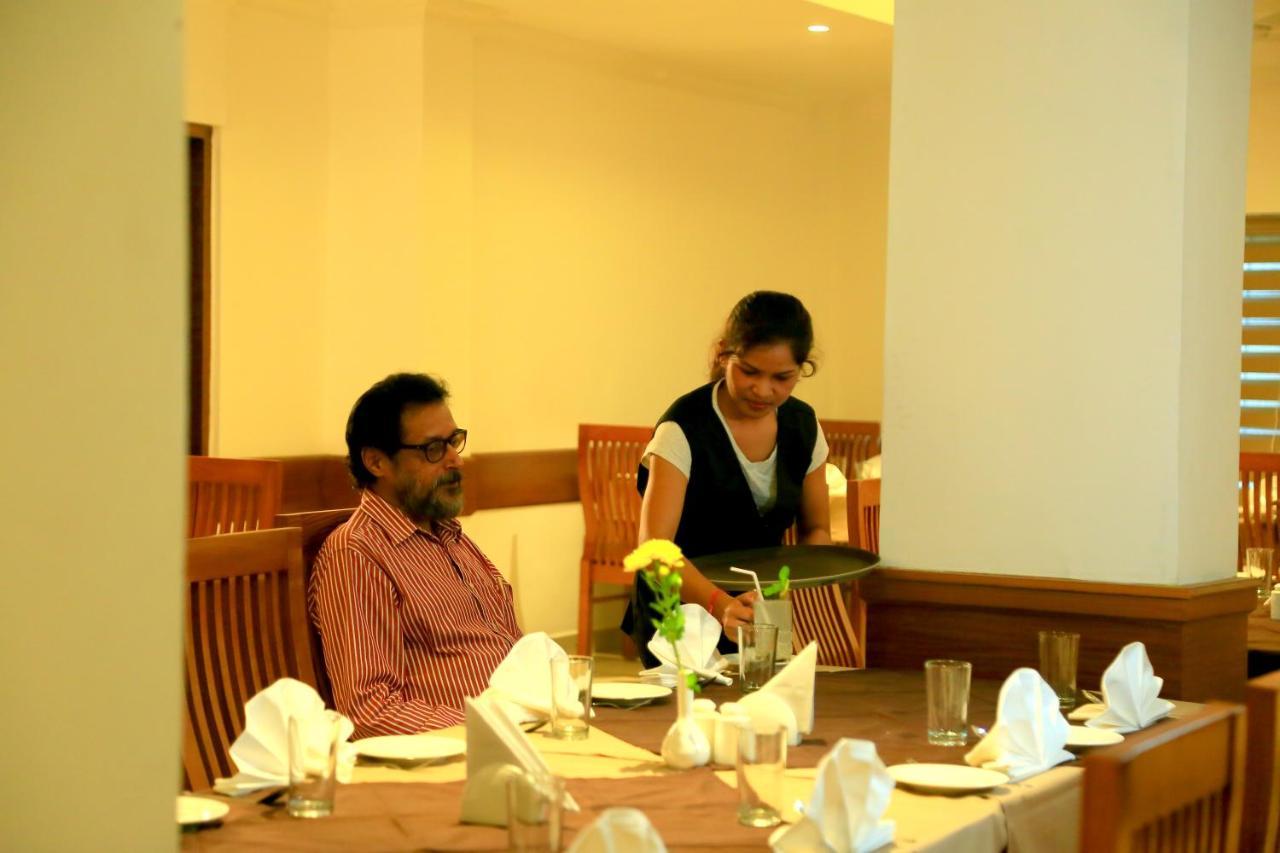 Hotel Victoria International Kattappana エクステリア 写真
