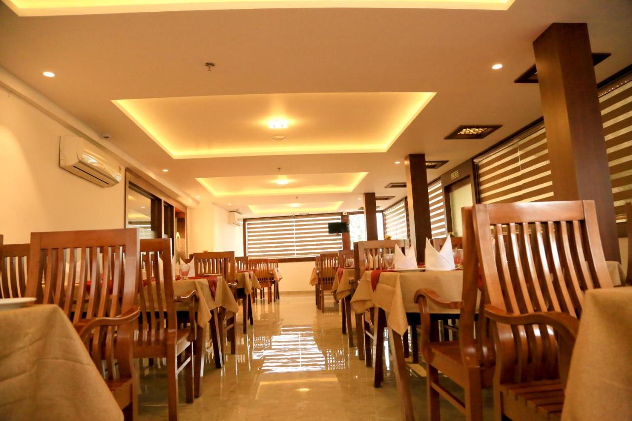 Hotel Victoria International Kattappana エクステリア 写真