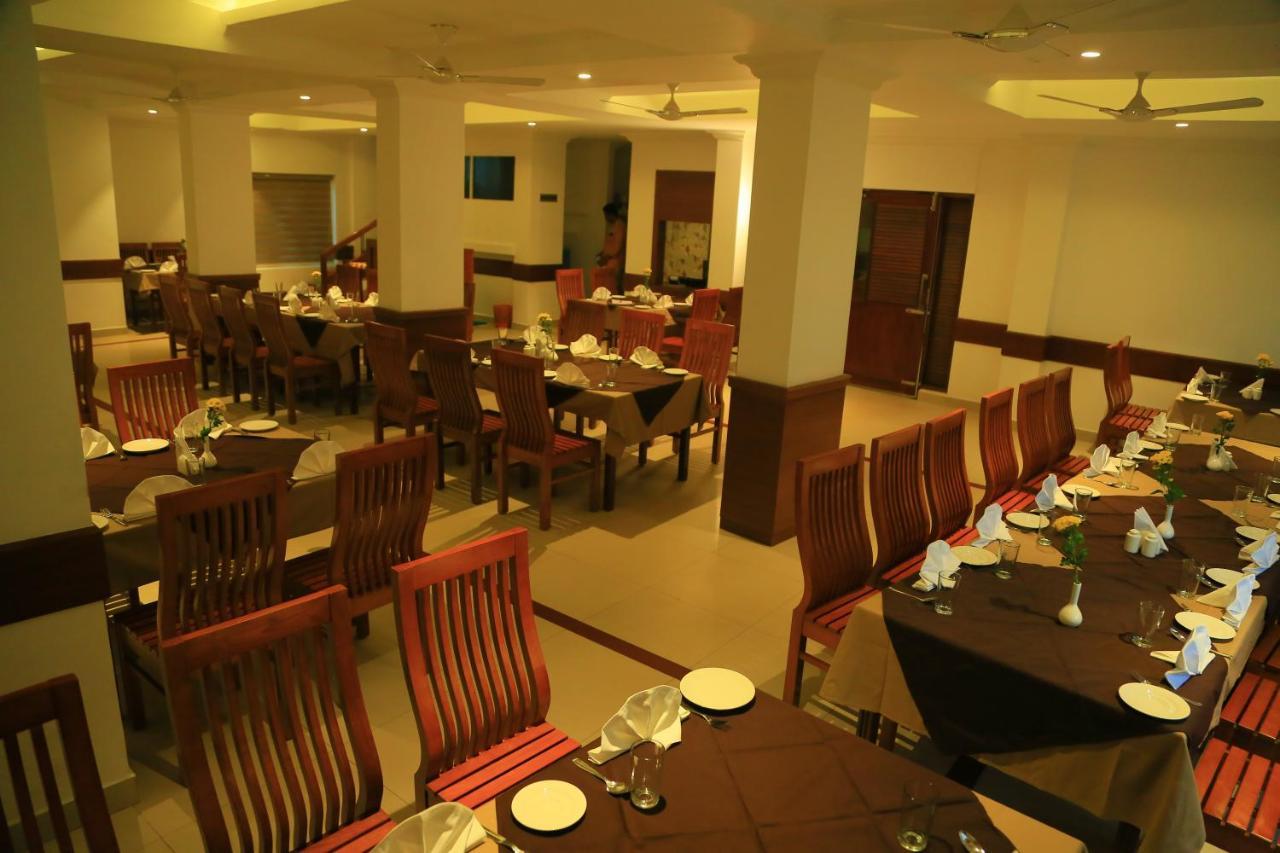 Hotel Victoria International Kattappana エクステリア 写真