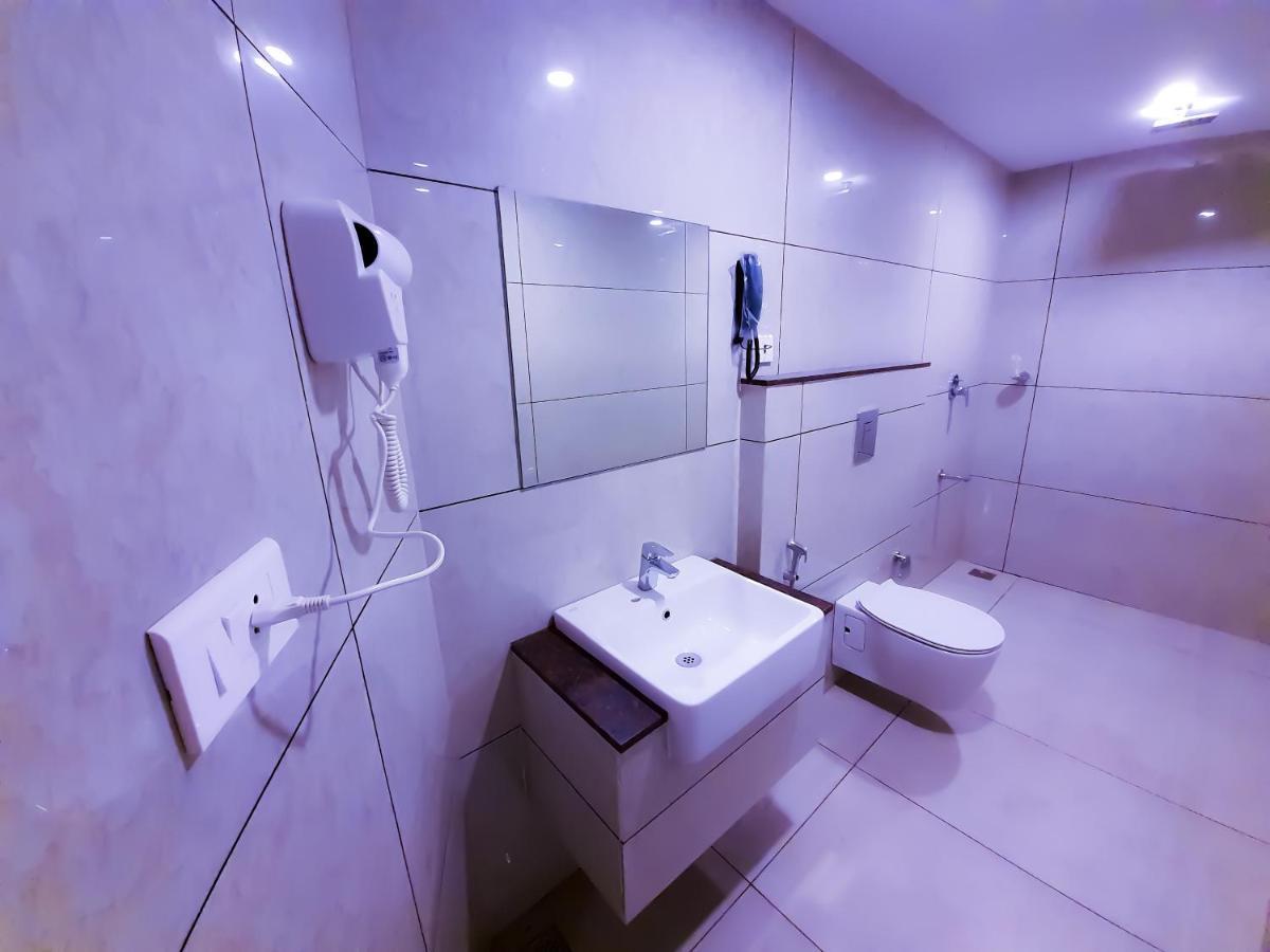 Hotel Victoria International Kattappana エクステリア 写真