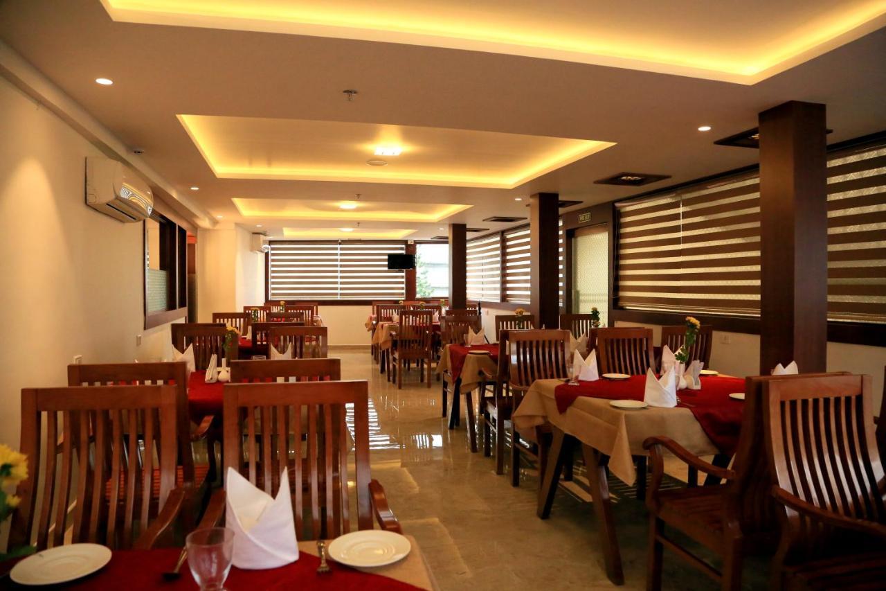 Hotel Victoria International Kattappana エクステリア 写真
